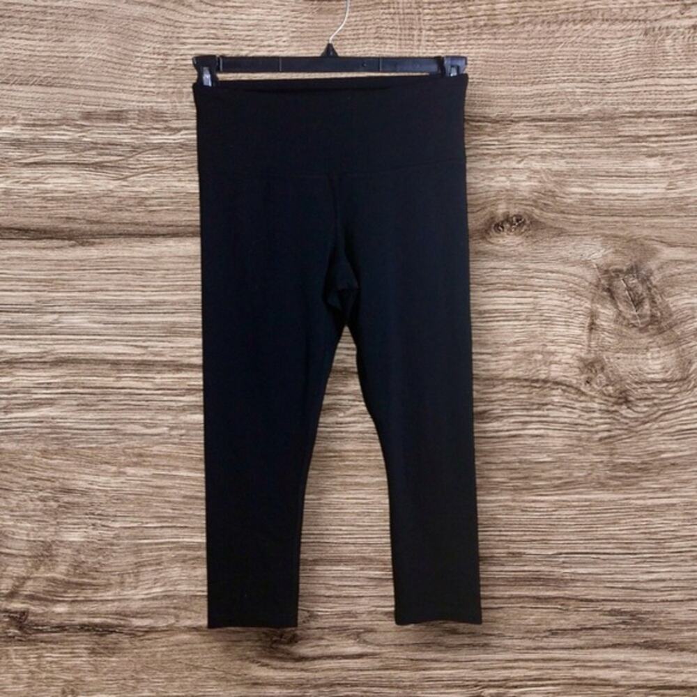 90 degree Capri athletic leggings. Small black